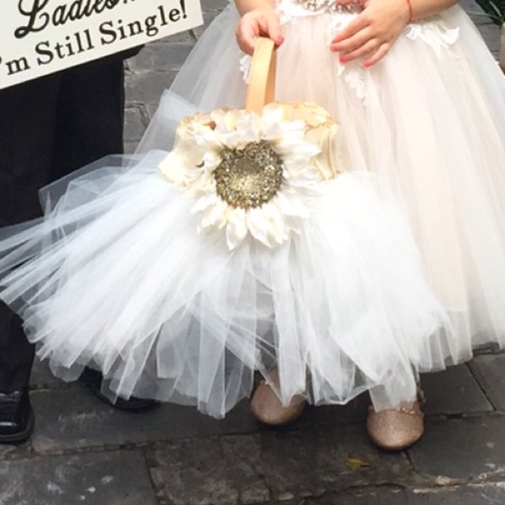 STUNNING HANDMADE FLOWER GIRL BASKET